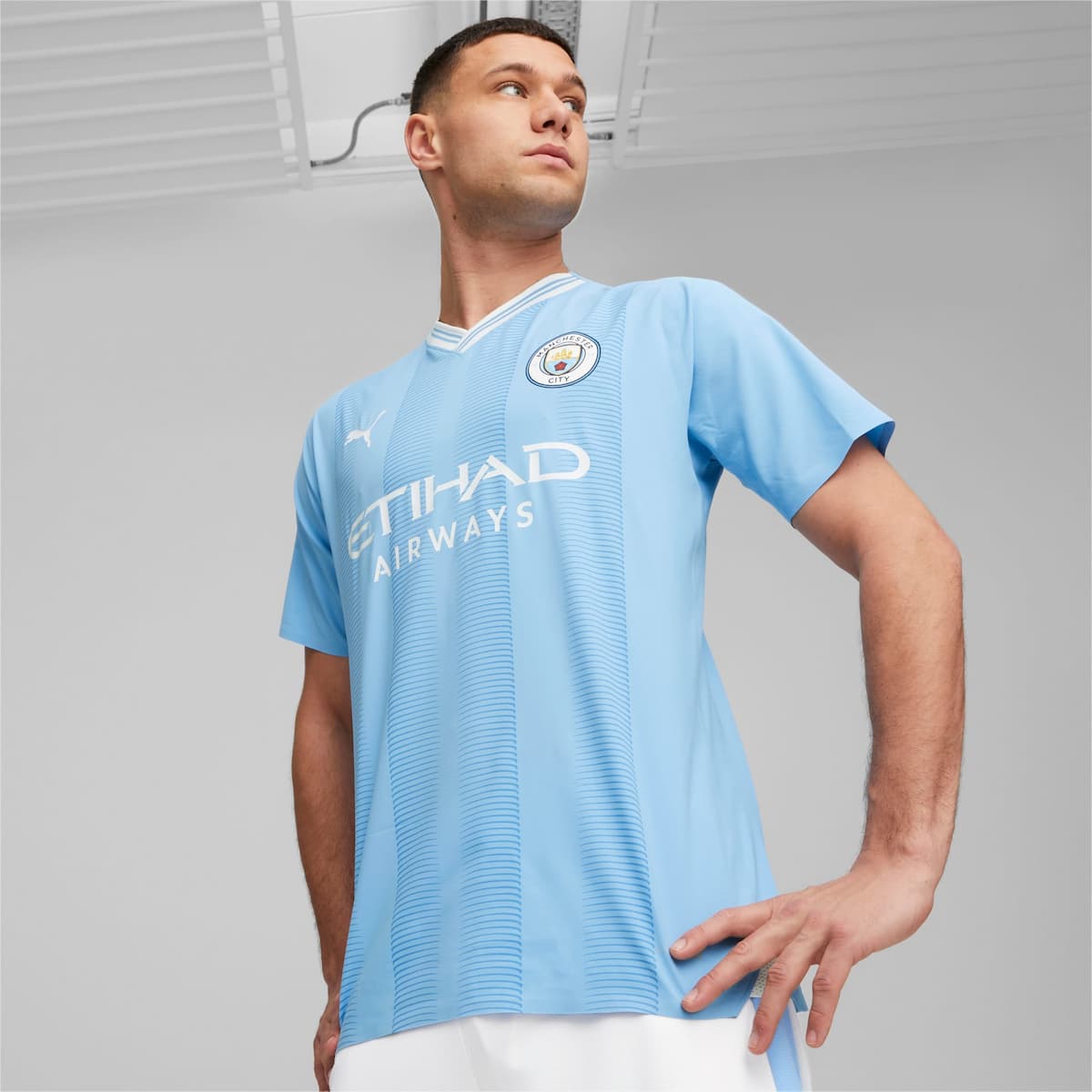 S 23 Manchester City Jersey (4).jpg