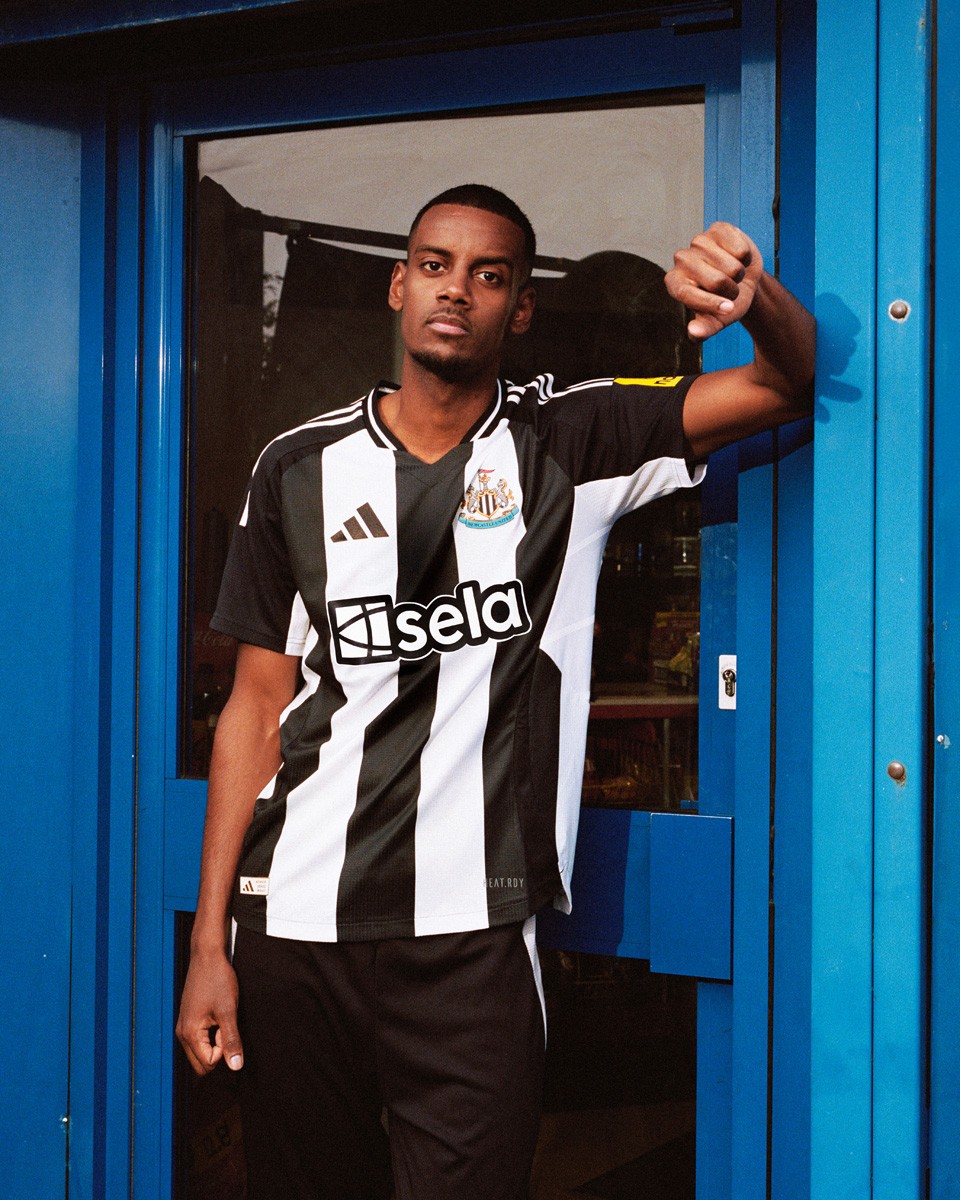 Authentic 202425 Newcastle United Men's Home Jersey - Player Version.jpg