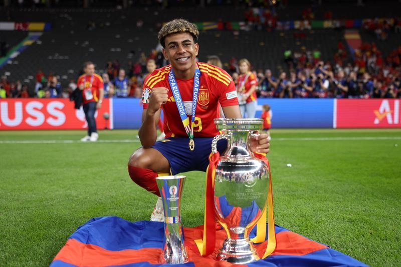 Lamine Yamal Win Euro 2024.jpeg