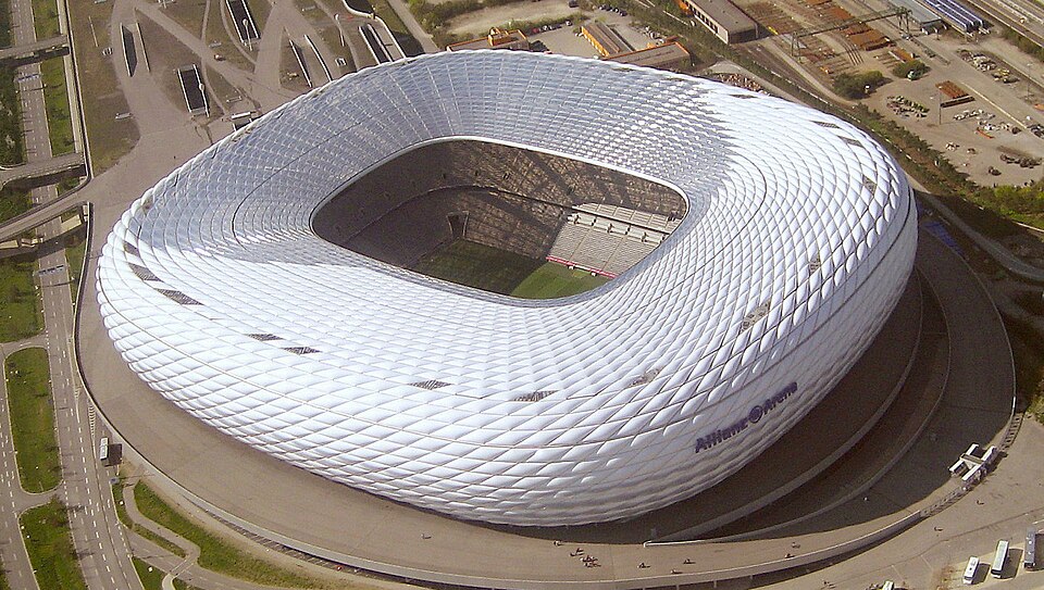 München_-_Allianz-Arena_(Luftbild).jpg